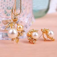 7106100232 Fashion Crystal Spider  Brooch 1 color