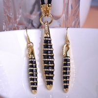 0206100322 Fashion Crystal Key Brooch 1 color