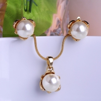 7106100474 Fashion Crystal Flower Brooch 4 colores